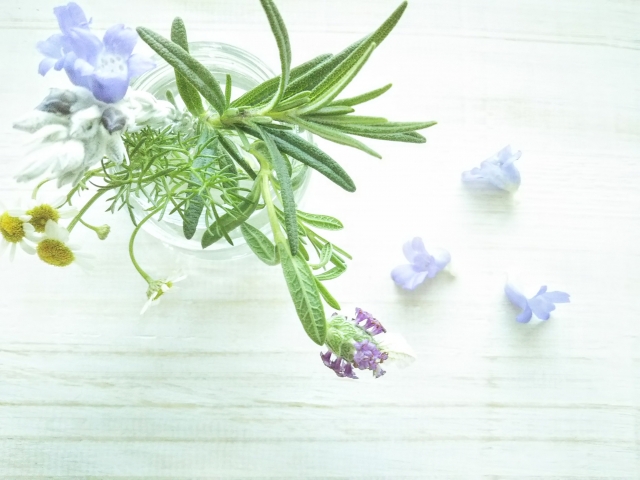 肌荒れが起きにくい「オーガニック香水」とは